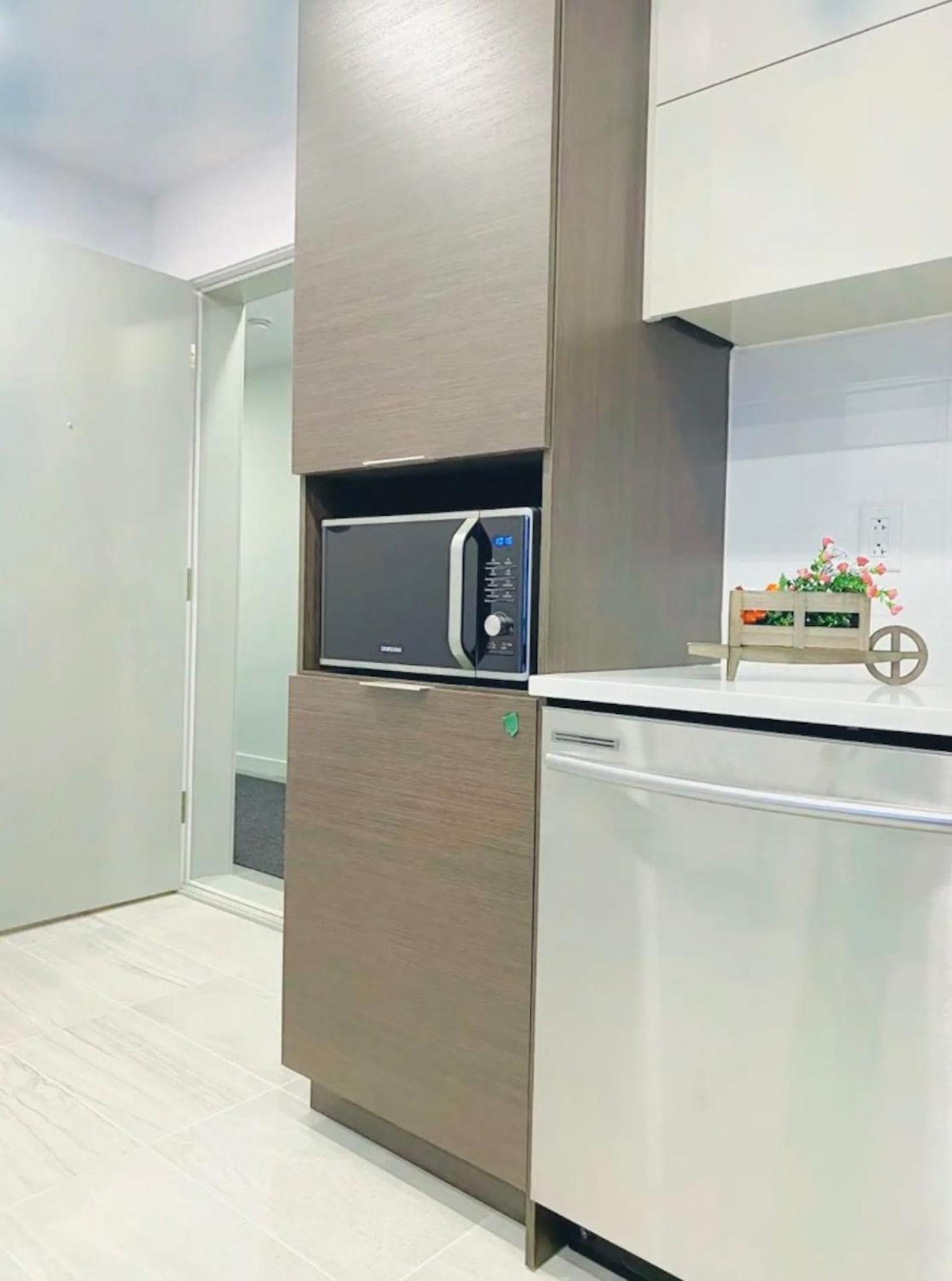 Le Bijou Airhome One Or Two Bedroom Suite มอนทรีอัล ภายนอก รูปภาพ