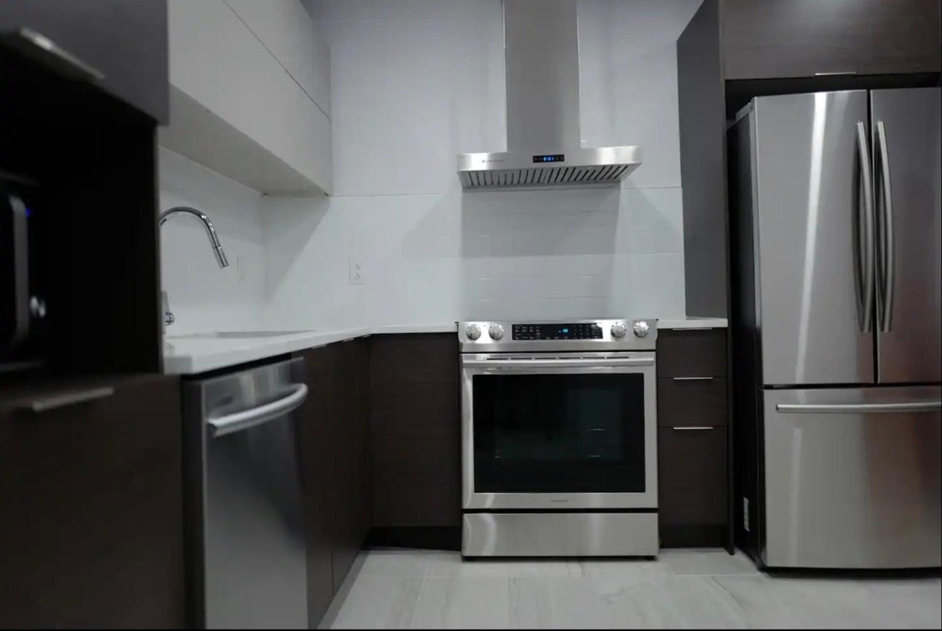 Le Bijou Airhome One Or Two Bedroom Suite มอนทรีอัล ภายนอก รูปภาพ