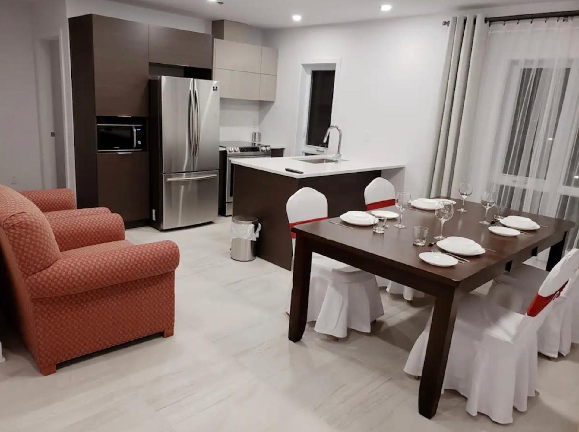 Le Bijou Airhome One Or Two Bedroom Suite มอนทรีอัล ภายนอก รูปภาพ